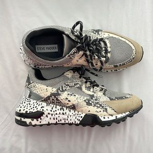 Steve Madden sneakers🤍